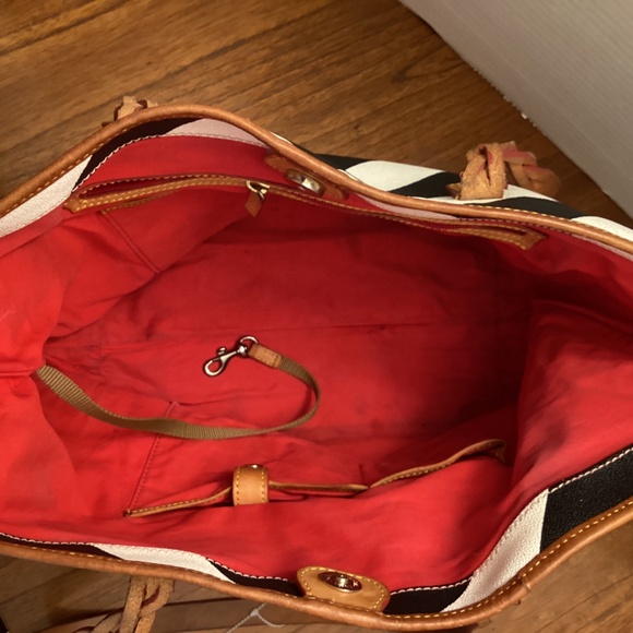 Dooney & Bourke Black and White Zigzag Shoulder Bag - Picture 15 of 16